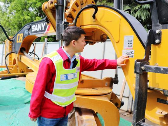 西安城投道桥集团西郊公司第二工程项目部经理:雷蓬辉
