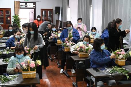 活动三 “最美女人花,筑梦向未来”插花活动 (2).JPG