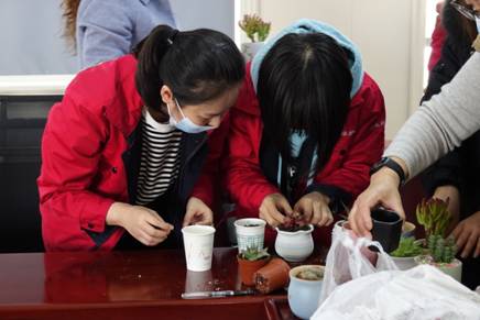 活动三 “最美女人花,筑梦向未来”插花活动 (3).JPG